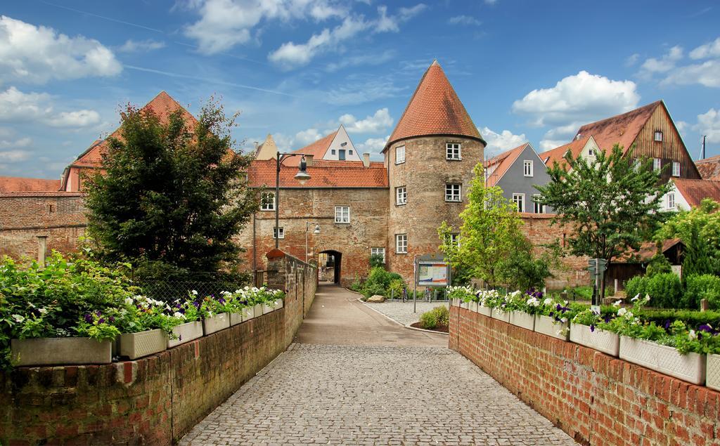 Aparthotel Donaustern Asbach-Baumenheim Exterior photo