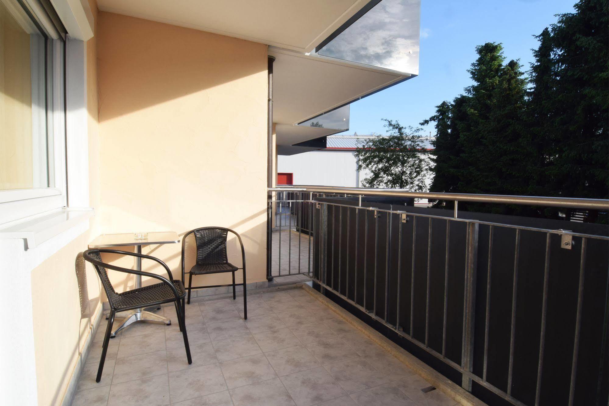 Aparthotel Donaustern Asbach-Baumenheim Exterior photo